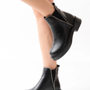 02-02 Siyah Taş Aksesuarlı Lastikli Günlük Kadın Bot