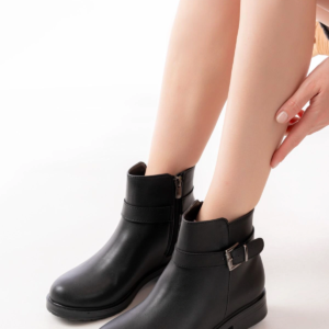 165-204/1 Siyah Toka Aksesuarlı Fermuarlı Günlük Kadın Bot