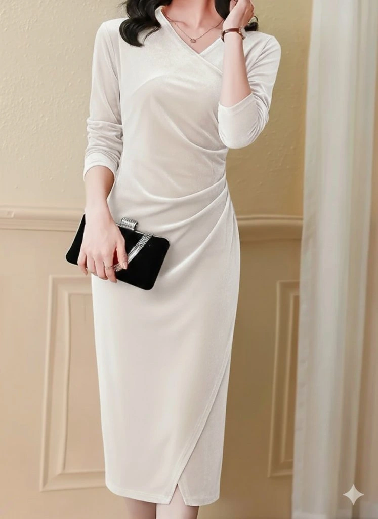 Kadın Uzun Kollu Kruvaze Yakalı Yandan Büzgülü önden çapraz Detaylı Midi Kadife Elbise