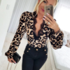 Kadın Uzun Kollu önden Derin Dantel Yaka Leopar Desenli Dalgıç Bluz