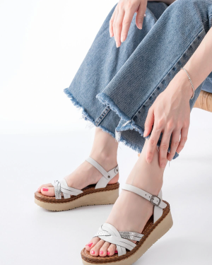 730-037 Beyaz Ayna Hakiki Deri Ortopedik Taban Kadın Sandalet