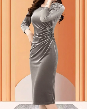 Kadın Uzun Kollu Bot Yaka Yanı Taş Detaylı Midi Kadife Elbise