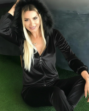 Kadın Uzun Kollu önden Fermuarlı Kapşon Tüy Detaylı Kadife Bluz Ve Pantolon Ikili Takım