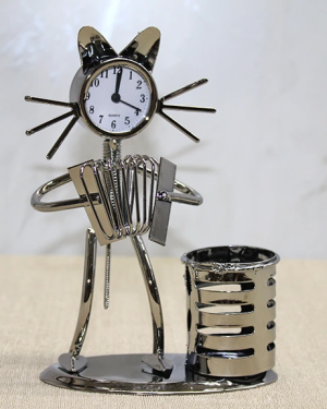 Metal Akordiyon Çalan Müzisyen Kedi Müzisyen Saat Ve Kalemlik