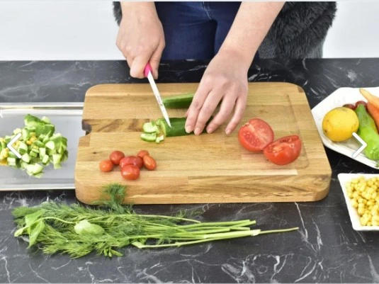 Pratik Tepsili Ahşap Kesme Tahtası